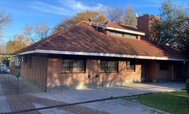 Casa sobre dos lotes en Jose Marmol