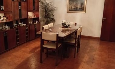 Casa sobre dos lotes en Jose Marmol