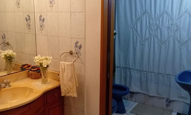 Casa sobre dos lotes en Jose Marmol