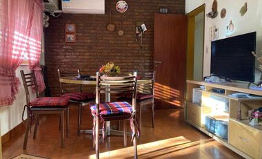 Casa sobre dos lotes en Jose Marmol