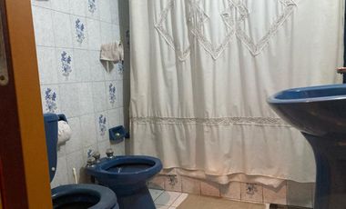 Casa sobre dos lotes en Jose Marmol