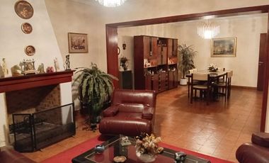 Casa sobre dos lotes en Jose Marmol