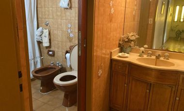 Casa sobre dos lotes en Jose Marmol