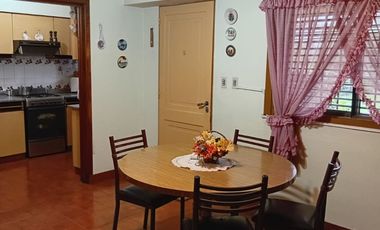 Casa sobre dos lotes en Jose Marmol