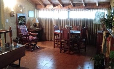 Casa sobre dos lotes en Jose Marmol