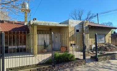 CASA A LA VENTA PARA REFACCIONAR EN MORENO