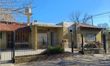 CASA A LA VENTA PARA REFACCIONAR EN MORENO