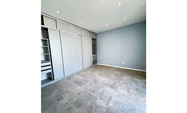 Casa 4 Dormitorios a metros del Parque Mitre