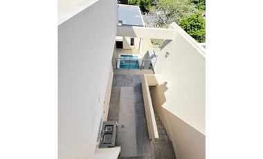 Casa 4 Dormitorios a metros del Parque Mitre