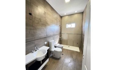 Casa 4 Dormitorios a metros del Parque Mitre