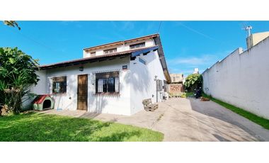 Chalet 4 amb. con parque. Apto crédito - Gutenberg y González Chávez