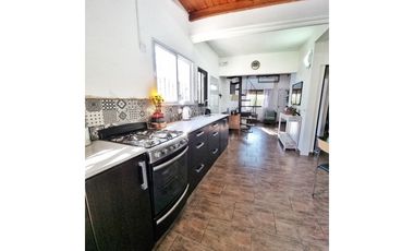 Chalet 4 amb. con parque. Apto crédito - Gutenberg y González Chávez