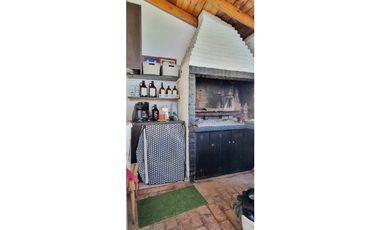 Chalet 4 amb. con parque. Apto crédito - Gutenberg y González Chávez