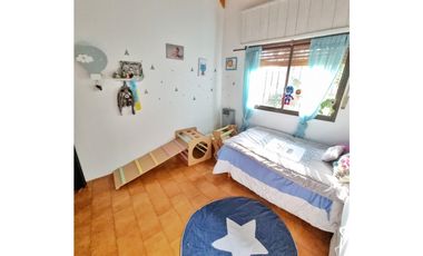 Chalet 4 amb. con parque. Apto crédito - Gutenberg y González Chávez