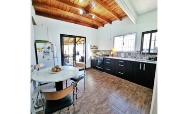 Chalet 4 amb. con parque. Apto crédito - Gutenberg y González Chávez