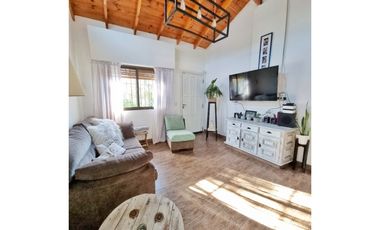 Chalet 4 amb. con parque. Apto crédito - Gutenberg y González Chávez