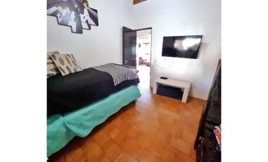 Chalet 4 amb. con parque. Apto crédito - Gutenberg y González Chávez