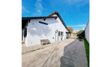 Chalet 4 amb. con parque. Apto crédito - Gutenberg y González Chávez