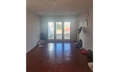 Villa Cabrera 2 /3 Dorm. Excelente Zona - a 20 m de Caraffa