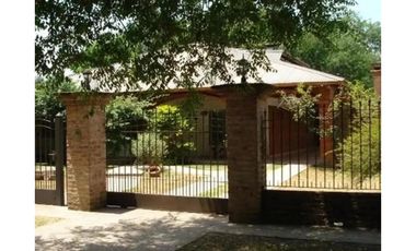 CHALET 5 AMBIENTES CON PISCINA