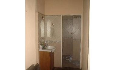 CHALET 5 AMBIENTES CON PISCINA