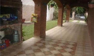 CHALET 5 AMBIENTES CON PISCINA