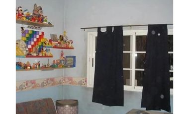 CHALET 5 AMBIENTES CON PISCINA