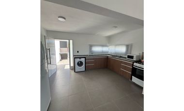 VENDO CASA DE CATEGORA