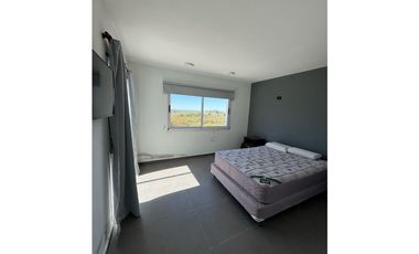 VENDO CASA DE CATEGORA