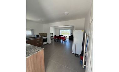 VENDO CASA DE CATEGORA