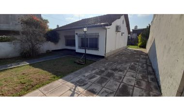 HERMOSO CHALET EN VENTA - ITUZAINGO NORTE. EXCELENTE DISEÑO