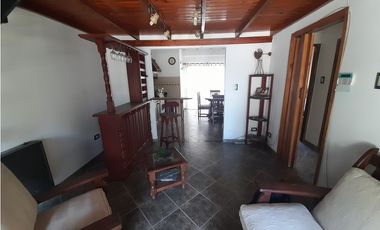 HERMOSO CHALET EN VENTA - ITUZAINGO NORTE. EXCELENTE DISEÑO