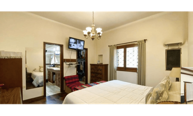 Chalet 4 ambientes + depto tres ambientes