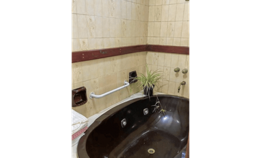 Chalet 4 ambientes + depto tres ambientes