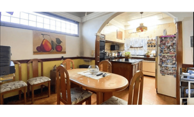 Chalet 4 ambientes + depto tres ambientes