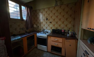 VENTA DE CASA A REFACCIONAR 4 AMBIENTES VELEZ SARF
