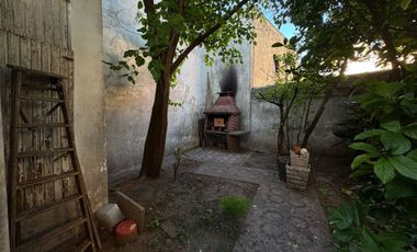 VENTA DE CASA A REFACCIONAR 4 AMBIENTES VELEZ SARF