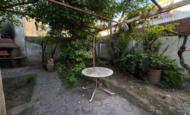 VENTA DE CASA A REFACCIONAR 4 AMBIENTES VELEZ SARF