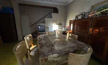 VENTA DE CASA A REFACCIONAR 4 AMBIENTES VELEZ SARF