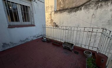 VENTA DE CASA A REFACCIONAR 4 AMBIENTES VELEZ SARF