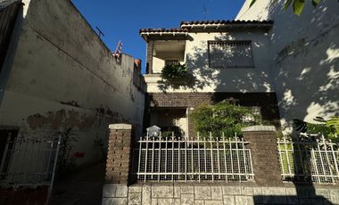 VENTA DE CASA A REFACCIONAR 4 AMBIENTES VELEZ SARF
