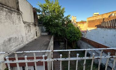 VENTA DE CASA A REFACCIONAR 4 AMBIENTES VELEZ SARF
