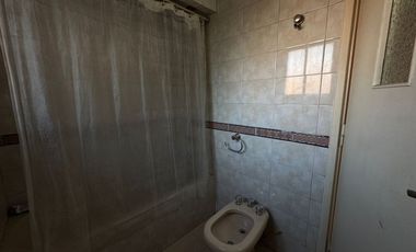 VENTA DE CASA A REFACCIONAR 4 AMBIENTES VELEZ SARF