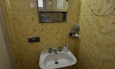 VENTA DE CASA A REFACCIONAR 4 AMBIENTES VELEZ SARF