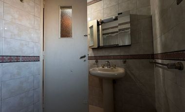 VENTA DE CASA A REFACCIONAR 4 AMBIENTES VELEZ SARF