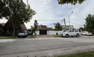 Chalet cuatro ambientes de categoría