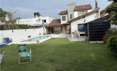 Chalet cuatro ambientes de categoría