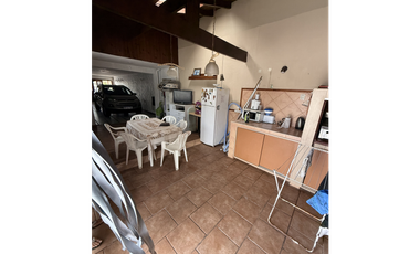 Chalet cuatro ambientes de categoría