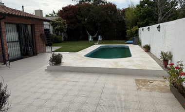 Chalet cuatro ambientes de categoría