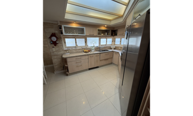 Chalet cuatro ambientes de categoría